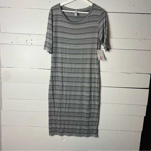 BUNDLE Grey Striped Stretch Knit Dress and Top Size Medium & Large - Picture 3 of 3
